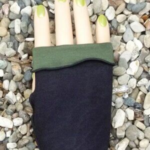 Caron Miller Reversible Fingerless Gloves, Olive